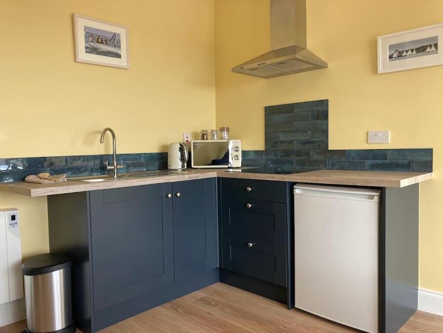 Beautiful One Bed With Stunning Sea View *